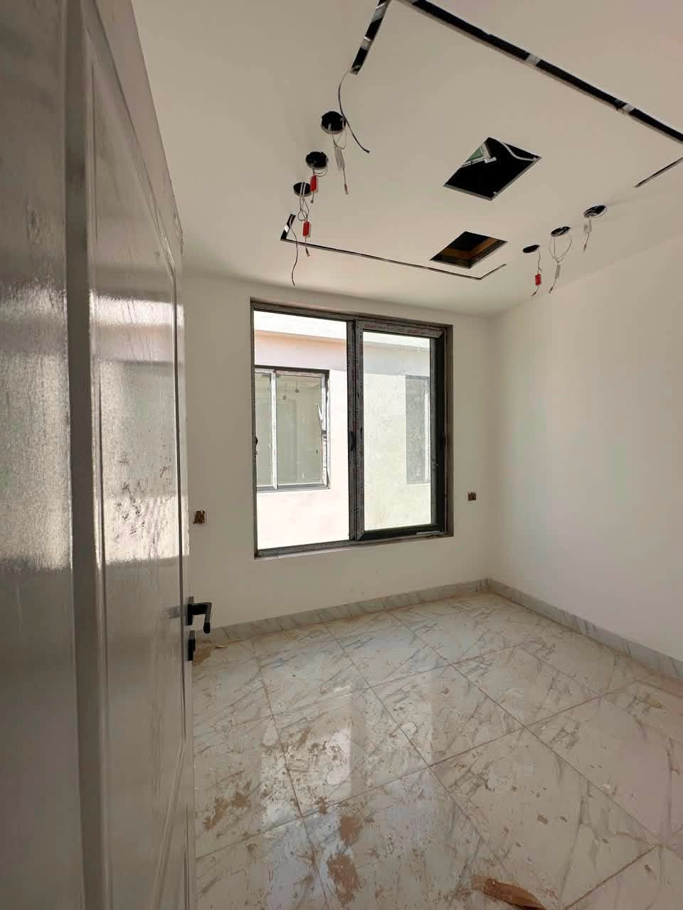 دار للبيع ٢٠٠ متر في مجمع سكني ***********
