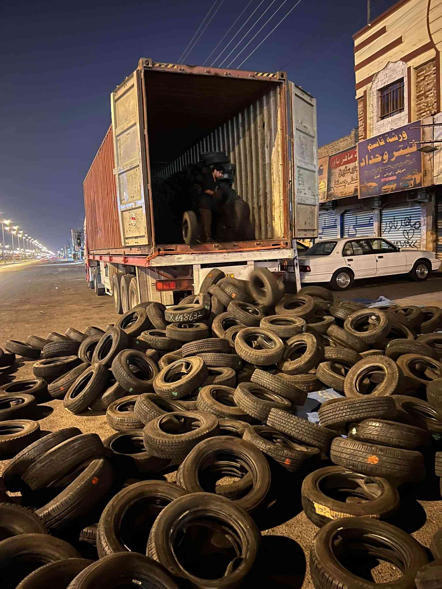 جمله 12 و13 حاويه كامله كميات كبيره جمله فقط  ***********  العنوان بصره جمعيات   حسن عقيل

نص مكتوب في الصور:
- WINTER M+S LVD 145/80 R 12 80/78N