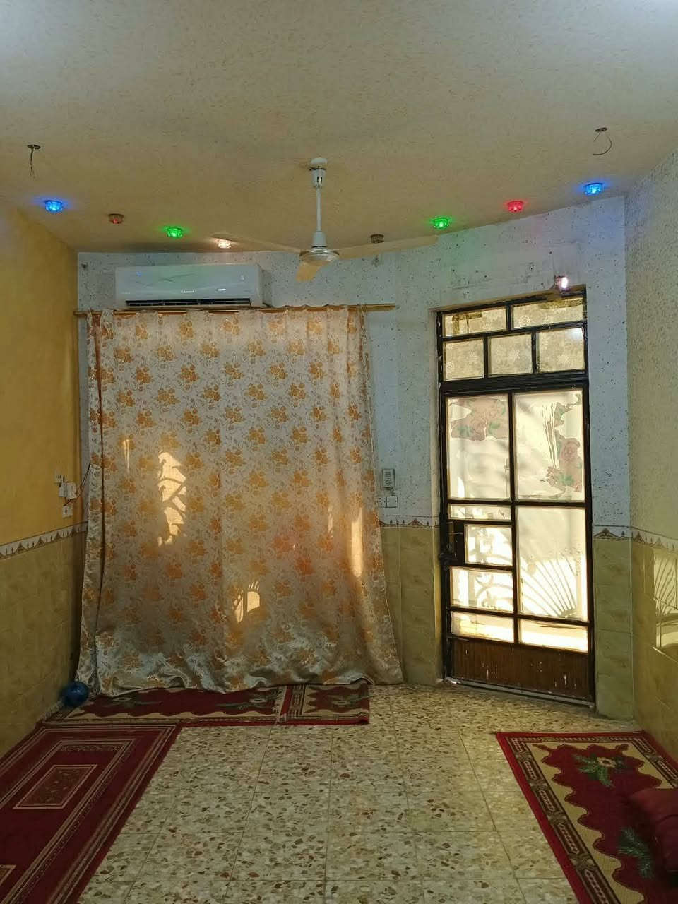دار للبيع بيع مستعجل  بسعر مناسب جدآ مراوس بقطعة بالثالثه 
طابو صرف ركن مساحة ١٧٠ على شارع ٢٠ وجه على المتنزه العسكري خلف مدرسة العطاء يحتوي على غرفتين وصاله ومطبخ  واستقبال ومجمع صحيات بناء درجة أولى صب كونكريت مسلح وطابوك للاستفسار مراجعة مكتب عالم العقار في الجمعية مقابل الإطفاء او الاتصال ***********

 #عندك_عقار_للبيع_فقط_راسلنا_اواتصل_وات_ساب 

***********
