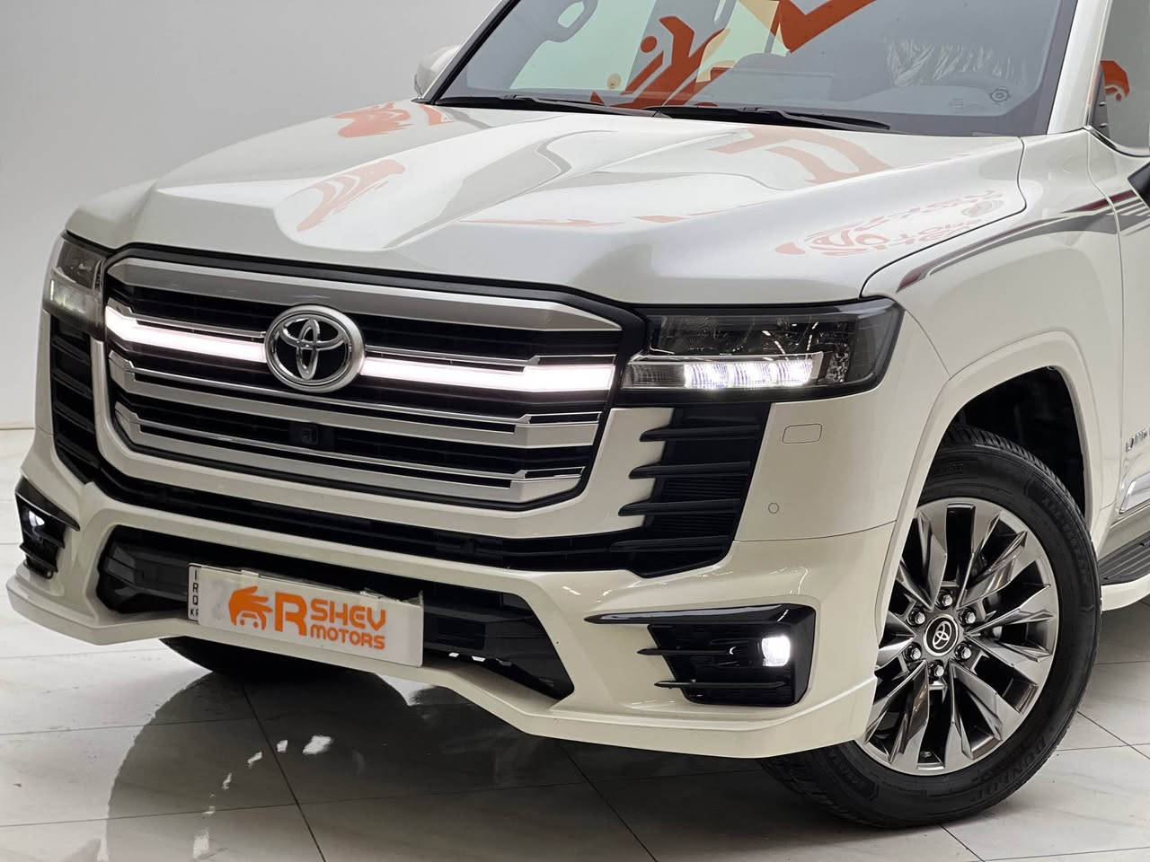 ارخص من هيج لاند كروزر ماتشوف🔥🔥😍😍 
Toyota Land Cruiser 2024
تويوتا لاند كروزر ٢٠٢٤
خليجية شركة مهند فووول مواصفات 

 مواصفاتLIMITED GX.R
(خمس كاميرات-فتحة سقف-حساسات خلفية-ايباتات خلفية-٨ ایرباک-دفع رباعي-کشنات احمر و تبرید-تبريد مركزي)

مكينة ٦ سلندر حجم ٣.٥ لتر توین توربو
ماشية 6,000 كيلومتر فقط و بوضع الشرکة  

اكيد السيارة مكفولة كفالة عامة بعدها زیرو  
السيارة كلش حلوة و نظيفة 

السيارة رقم دهوك الدولي 
مكفولة من كير و محرك و كهربائيات
 
بسعر (710) ورقة و بیها مجال 
مكان السيارة

دهوك -معرض ارشف R-Shev
رقم51 من معارض التيرمينال 

***********
*********** دهوك, العراق
