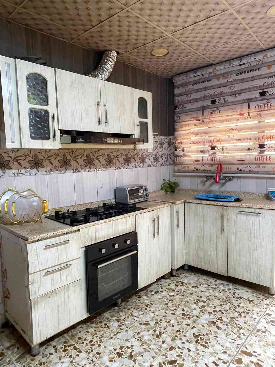 لبيع – فرصة مميزة 🏠

السلام عليكم 🌷

بيت للبيع بمساحة 100 متر، يتكون من:

🔹 الطابق الأرضي:
طرمه  استقبال، مطبخ، صحيات، ترك، غرفة نوم.

🔹 الطابق الثاني:
غرفة، بيتونة، سطح.

✨ ملاحظة: البيت يُباع مع الأثاث.

📍 العنوان: كميرة – شارع معز

💰 السعر: 140 مليون، بي مجال

📞 للاستفسار:
***********
