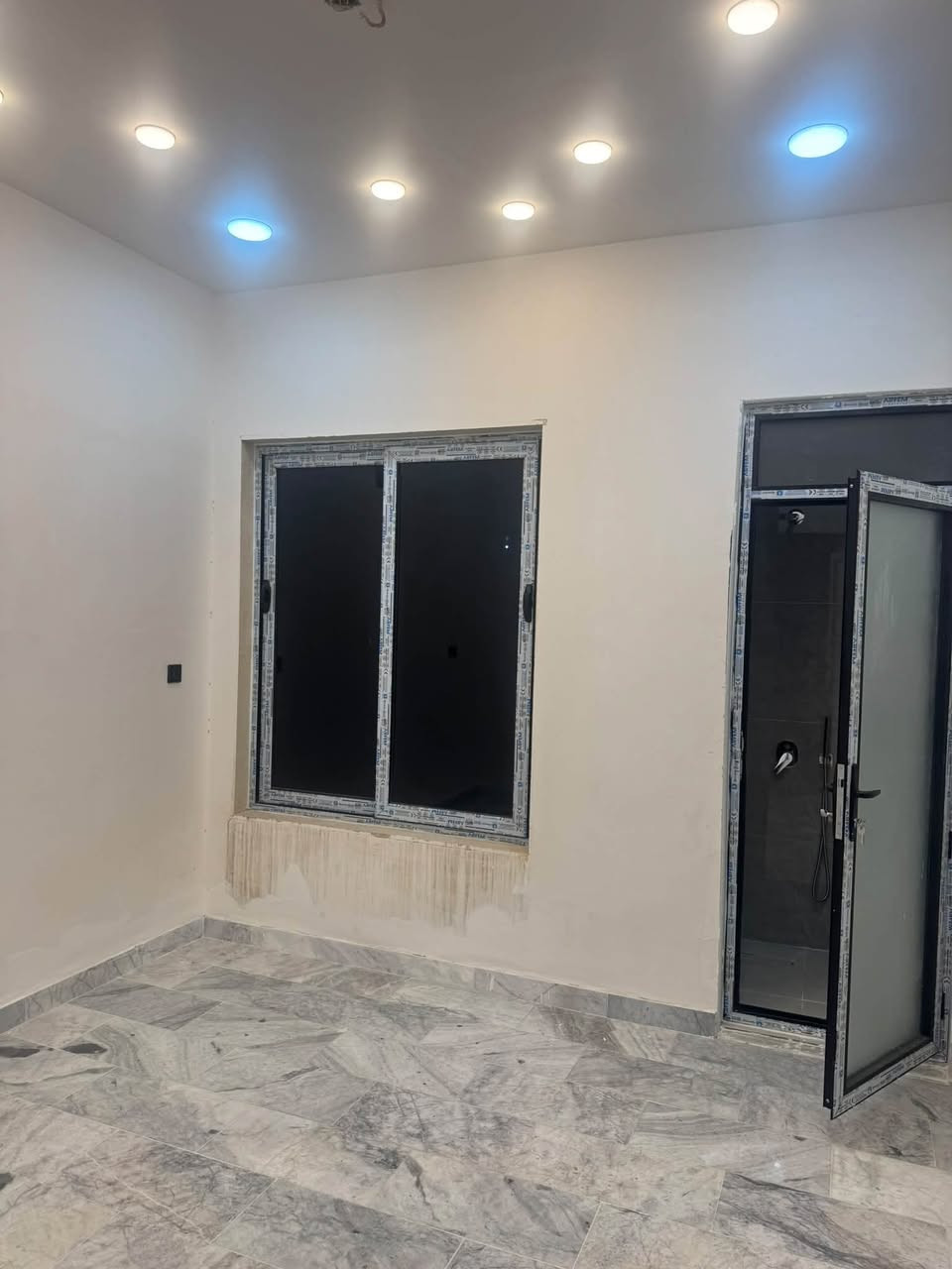 🏠 للإيجار في السيدية
بيت مساحة 50 متر – زيرو ✨

📍 مربع شاكر عبود

يتكون من:

🔹 3 غرف نوم

🔹 سويتات

🔹 تشطيب جديد وجاهز للسكن

📞 للاستفسار: ***********

ارام للاستثمار والتطوير العقاري
