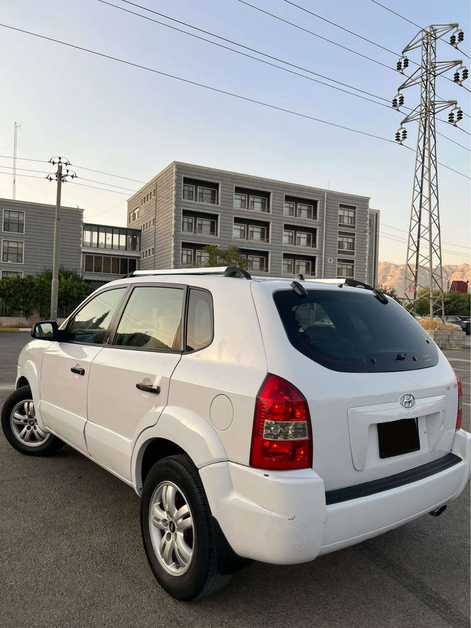 هۆندای تکسۆن مۆدیل 2007
براوە براوە
کۆدی بۆکراوە بەناوی خۆمانە
کامل بۆیاغه
گیروو مەکینە بەشەرت 
تەقەو رەقە بەشەرت 
دەعم و لێدران بەشەرت 
کەڤەر گۆراو نیە بەشەرت 
جوار تایەی نوی لەژێرە 
کامل کارەبای بەشەرت 

40 گەلاو مەجال 
***********
0776937201 Singapore
