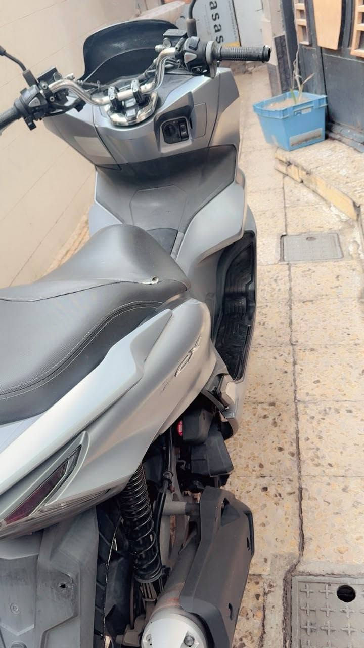 السلام عليكم من رخصة الادمن دراجه pcx الجيل الرابع الدارجه مفوله ومكفوله كفاله عامه مابيه اي نقص وهاي كدام عينك السعر مليونين و 650 العنوان بغداد الشعله للإستفسار الاتصال برقم *********** بي واتساب
