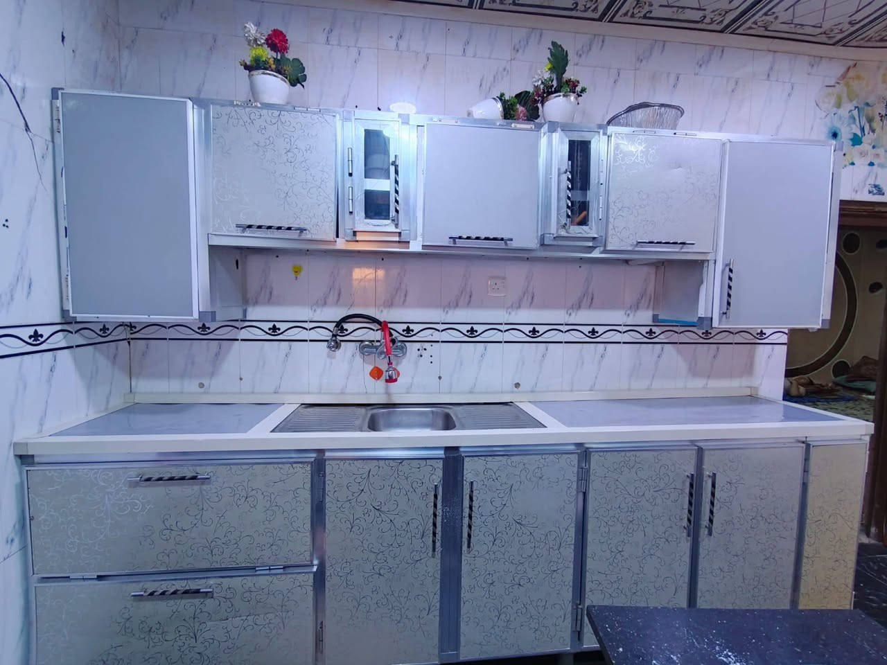 السلام عليكم كاونتر للبيع طول 3 متر سعره 350 مكاني نجف حي المكرمه ***********
