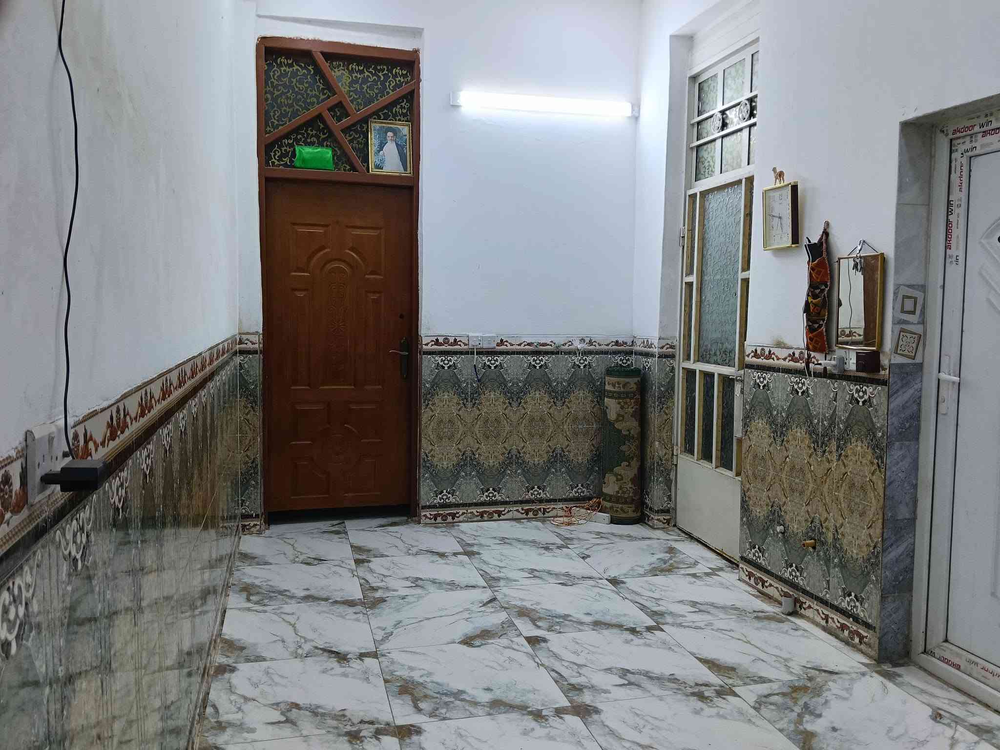 السلام عليكم دار للبيع 100 متر طابق ونص كافت خدمات بغداد الكمالية المعوقين مقابيل المدارس ***********
