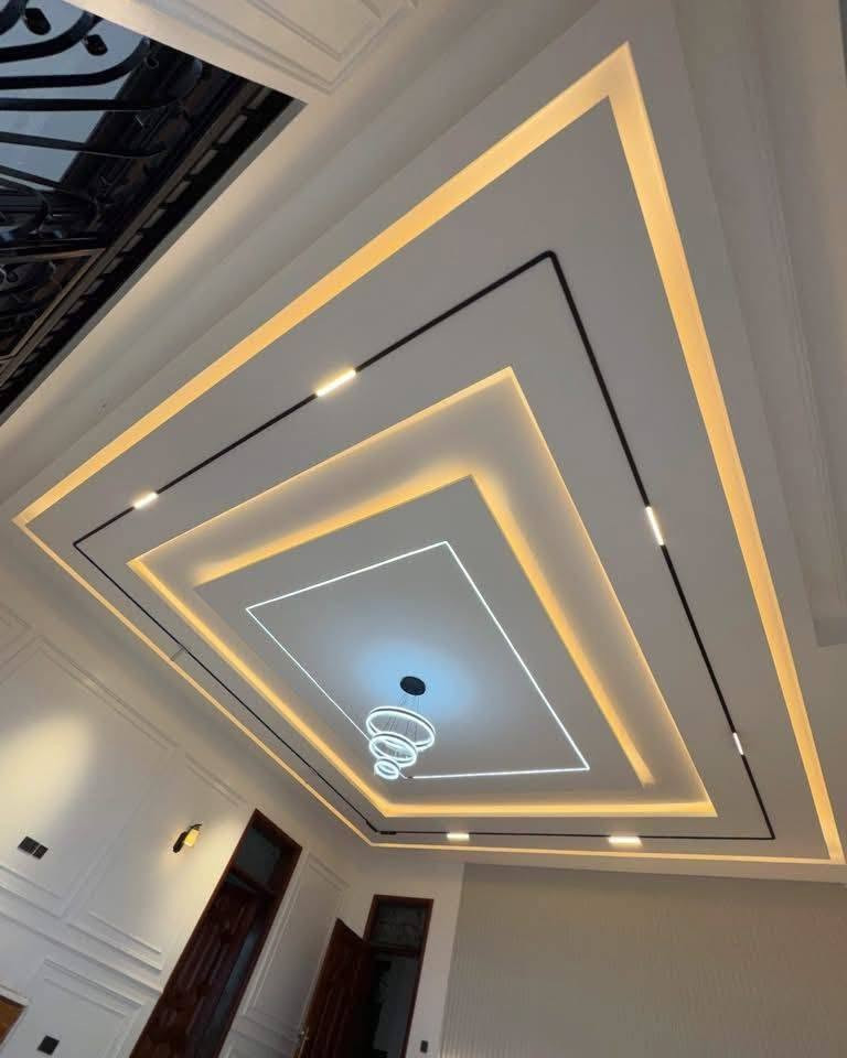 شغل جبس بورد وإنارة معمارية بتنسيق وإشراف هندسي متكامل.
استقامة ودقة: استلام العمل بالمسطرة والقبان بدون تموجات.
​إضاءة متناسقة: توزيع مدروس لخطوط الـ LED والـ Magnetic Track.
​تسليم متكامل: نجمع لك الكهرباء، الجبس بورد، والصبغ تحت إدارة واحدة.
​📍 تكريت | 📞 ***********
