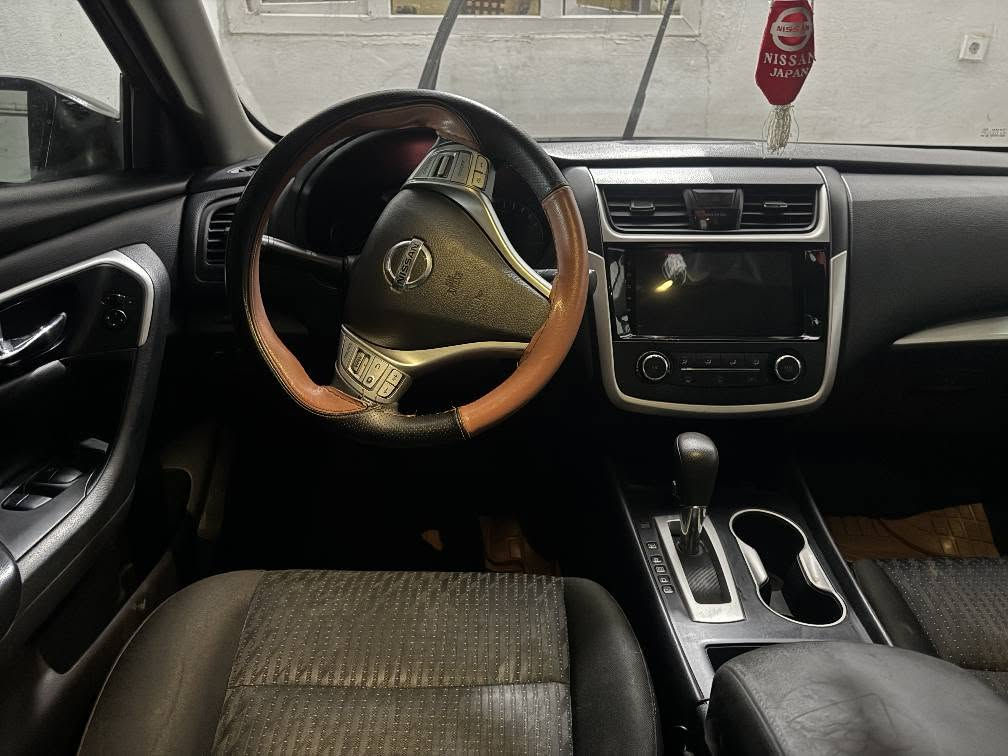 نيسان التيما __ 2016
موصفات __ sv 
ويل بلادي حجم __ 18 
بجم كبس  🚘
 طايرات جديد  🛞
 صدر امامي وخلفي ما بيهم اي عيب  🔩
 كير ومحرك بشرط  ⚙️
غرف سيارة نظيف جدا  💺
ضررها صندق وجاملغ خلفي بدون دواخل ⚒️
سيارة رقم سليمانية شرط التحويل دفتر بنزين بيها 
السعر 115 للتواصل ***********
مكاني كركوك كركوك, العراق
