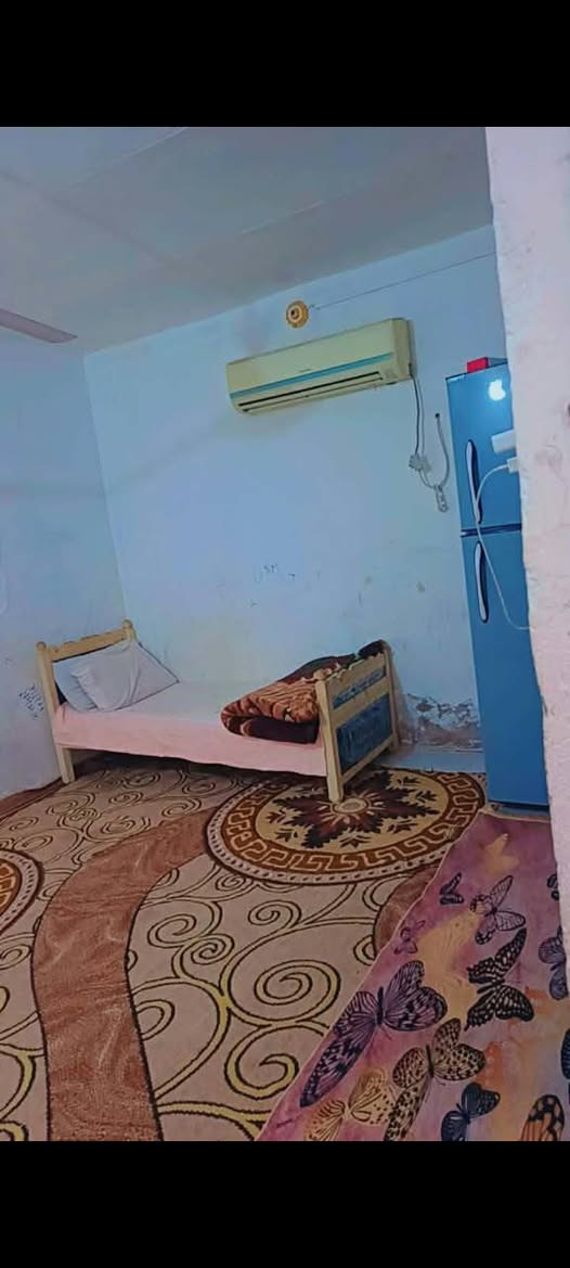 السلام عليكم بيت للبيع الدجيل الثاني سعر البيت 35 وبي مجال مساحه البيت 150 م غرفتين ديوانيه وهول وساحه الاتصال على رقم الهاتف***********
