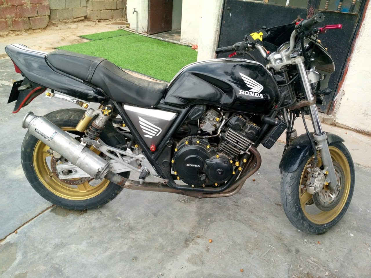 سيبي للبيع جيل اول محرك 400 السعر مليون ونص وبيهه مجال رقم الهاتف *********** موجود واتس اب
