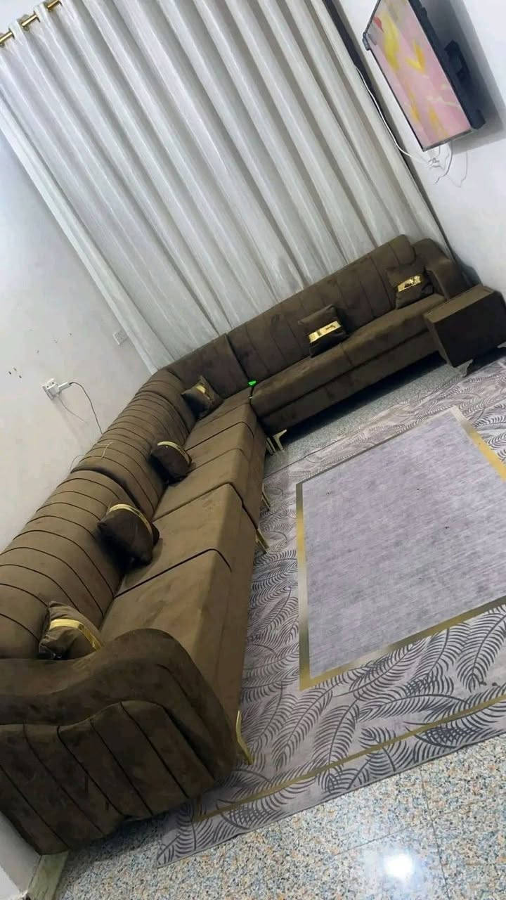 الدقه والامان  كل هذا وبأنسب الاسعار 🥳🥳🥳
ديوان ستندر 10 مقاعد مع كوشات عدد 4هديه
 شغل مضبوط مع ضمان سنه  
قماش صوره
الهيكل چام روسي
الضهر  مضغوط
المقعد بلوك فقط 
رجل عظم عاج ورده ذهبي

المتر 65

#ديوان  10 مقاعد ب 355
............................................... 
#ديوان  9مقاعد  ب  325
.........................................
#ديوان   8 مقاعد ب  290
.........................................
#ديوان  7 مقاعد ب  275
.........................................
#ديوان  6 مقاعد ب  235
................................................ 
#ديوان 5مقاعد  ب255

قياس عرض المقعد 50صافي و 70لحد الحايط 

سعر المتر 65 بالنسبه للقياسات الخاصه
#سعر المتر 65الف للمتر الواحد

#اذا كان الطلب بلوك بلاويد للضهر والصفاح بدل المضغوط اضافه 100 الف 

#سعر كوشات الوحده 2500
#طبله ب 25 الف قياس 40/40

#التوصيل داخل بغداد5
اطراف بغداد 15 

توصيل محافضات   القريبه 25 

سماوه ناصريه عماره 35 

بصره مركز 75

لايباع اقل من 5امتار

قماش قديفه
رجل نيكل

نص مكتوب في الصور:
- classic design 2026