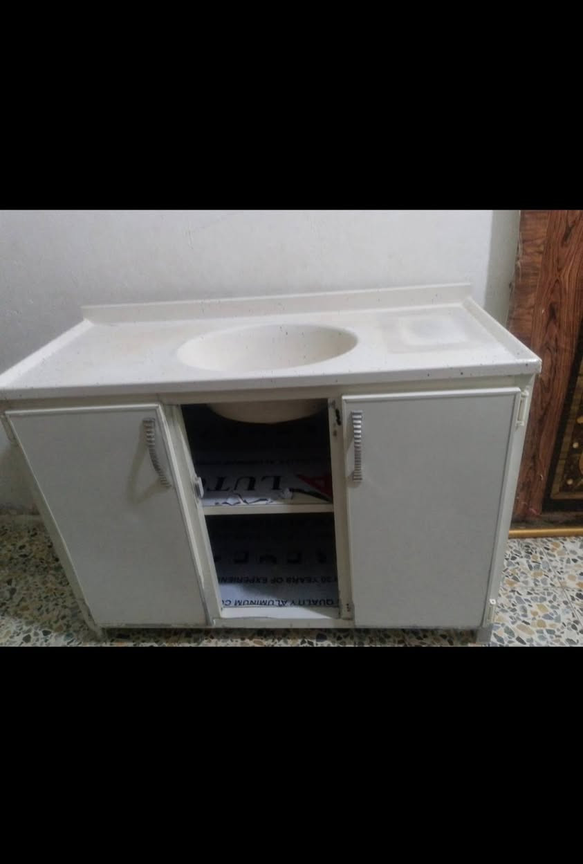 اغراض منزلية للبيع 
واتس اب ***********
متواجد فيس

نص مكتوب في الصور:
- ٣٥
- 250 وبي مجال
- +964 772 481 5...
- قبل ٣١ دقيقة