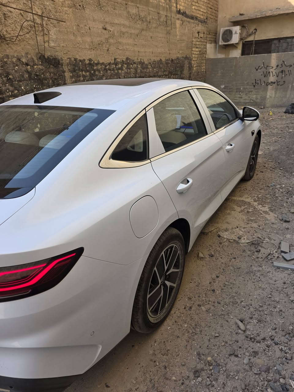 السلام عليكم
BYD QIN L 
فول مواصفات للبيع بيها بارد جامغ امامي فقط 
 ***********
