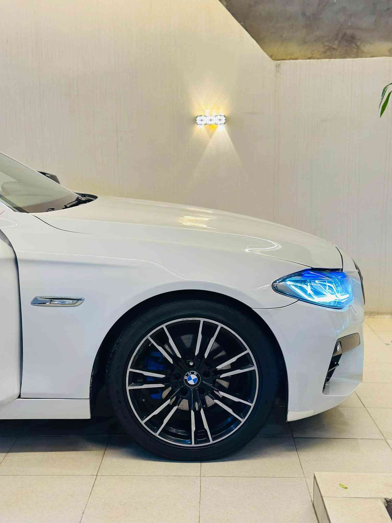 BMW_F10 2011
-------------------------------------

#السعر : 152$ وبيه مجال 

‏

#رقم الهاتف : ***********

#رقم السيارة : اربيل

#مكان السيارة : واسط/العزيزية 

-------------------------------------

السلام عليكم 

للبيع فقط F10 موديل 2011 حجم 530 نوزل قصير 6 سلندر سيارة وارد خليجي مكفولة من ضربة بيه صبغ قطعتين  رقم اربيل جديد كت M كامل سيارة محدثة G  

موصفات

1-بصمة + 

2-محرك 6🚀+كير كوبرا 8 نمر⚙️ مكفولات

3-شفتات ستيرن  

4-تبريد قطعتين  ❄️

5-سلايت ⚔️

6-مراية داخلية+ الجانبية عاكسة⚔️

7-تحكمات ستيرن ⚔️

8-مري شفط 📱

9-فان منفصل 💨

10-داخل بيجي  ⚔️

11-شاشة اعطال🖥

12-شاشة صغيرة 💽 

13-نظام قيادة طبيعي + سبورت + سبورت بلص ⚔️

14_بردة كهرباء

15-حساسات  امامية خلفية 🔥

16-ويل حجم 19 M تو سايز   ⚔️

17-صدر امامي خلفي جديد⚒

18-سايد بريك كهربائي 

19-انارة ترحيب خارجية 💡

20-لايت اوتو 

21-اوتو هولد 

-------------------------------------

