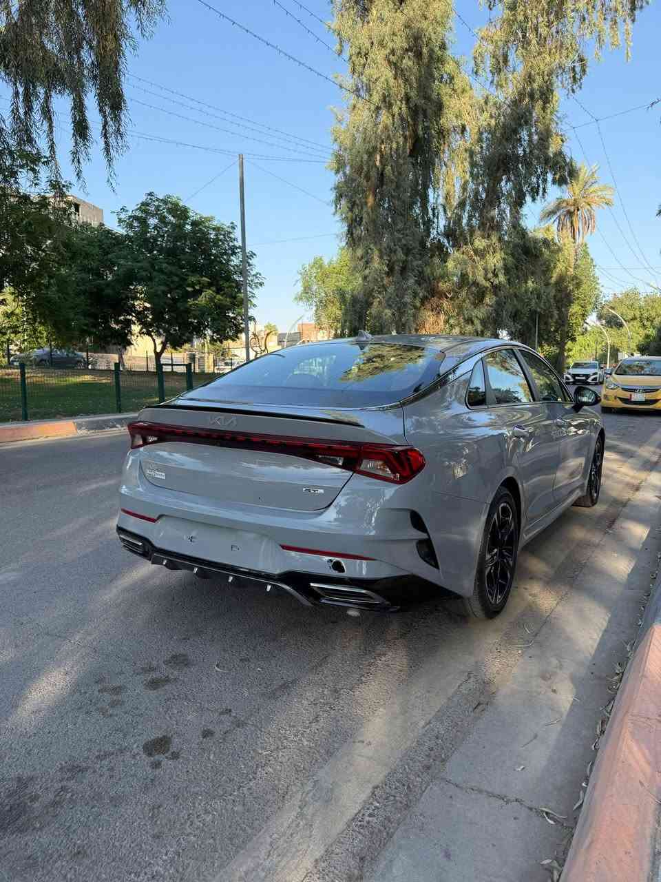 السلام عليكم
K5 2024 Gt line
بدون رقم (حرة) تترقم جميع محافظات العراق
المحرك: 4 سلندر 1600 تيربو
بدون دواخل كير محرك كله مكفول
وارد امريكي
المواصفات: فول الفول عدا الفتحة
*3 بصمات 
*شاشة كبيرة 
*تحكمات ستيرن
*كشنات جلد احمر
*كشنات كهرباء
*كشنات تدفئة 
*حساسات اماميه 
*حساسات خلفيه 
*تحديد مسار 
*قيادة آليه
*رادارات
*تشغيل عن بعد 
*كامرة خلفية 
*سايد بريك بصمة
*انظمة قيادة 
وباقي مواصفات k5 المعروفة

الصبغ: 3 قطع صبغ 
الموقع:ديالى بعقوبة 
للاستفسار: ***********
