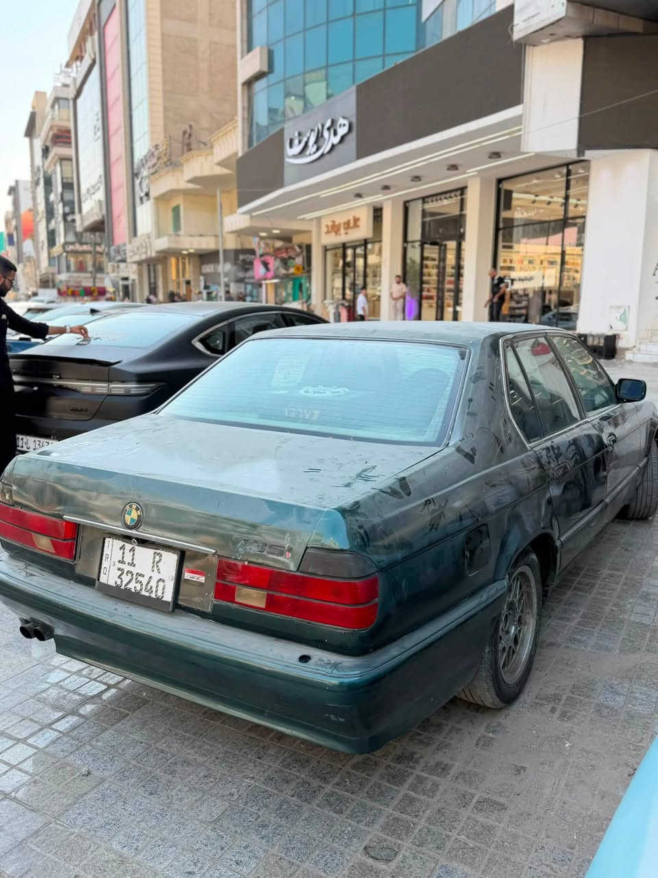 BMW 735i 1993
للبيع فقط

السعر 35$ ورقة 

مكينة تخبل + گير جديد + تبريد + هزة جديدة ورقم الماني بغداد تحويل ثاني يوم 

السيارة اصل 735 

يرادلها تلحيظات بالكشر والداخل مثل ما موضح بالصور 

مكانها زيونة / شارع الربيعي 

للتواصل واتساب ***********
