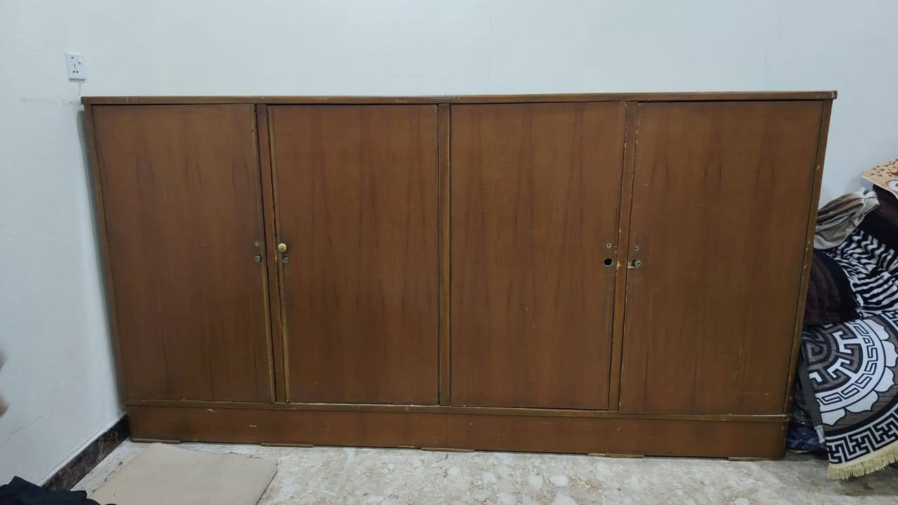 السلام عليكم جربايه ودوشك او بوفيه او ميز ابو لمرايه للبيع بيع مستعجل السعر مناسب اتصل عله رقم *********** المكان النجف حي النداء
