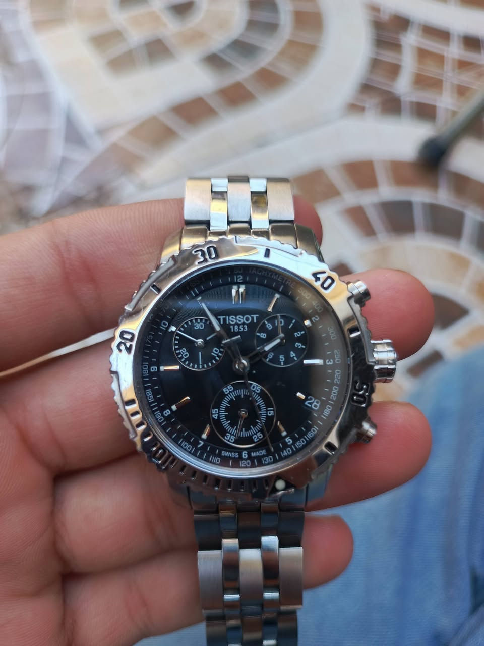 ساعه TlSSOT1853اصليه نضافه 100% زجاج ضد الخدوش صناعه سويسرا لتواصل ***********
