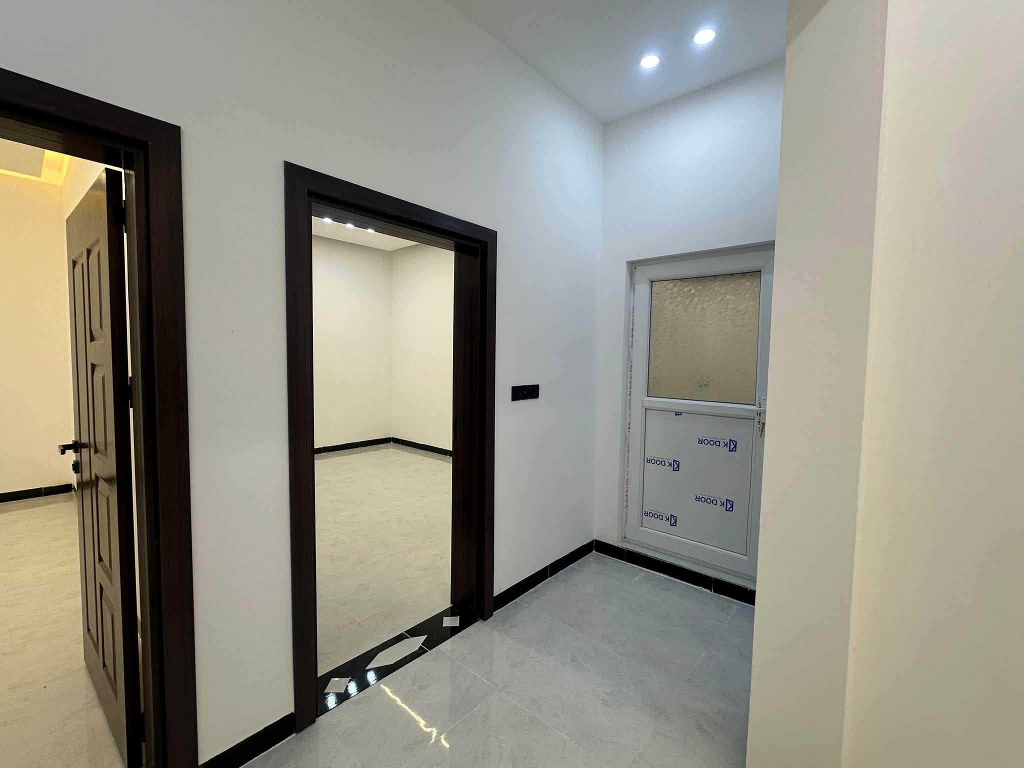 دار للبيع حي التصنيع مساحه 150 متر شارع 12 شغل البيت درجه اولا البيت سحب مغربي بورسلين 30*90 
للاستفسار ***********
للاستفسار ***********
