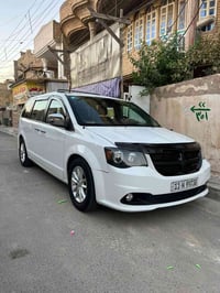 دوج كرفان SXT  2019 رقم بغداد دولي بأسمي  سنويه لغاية 2030 صور الحادث ...