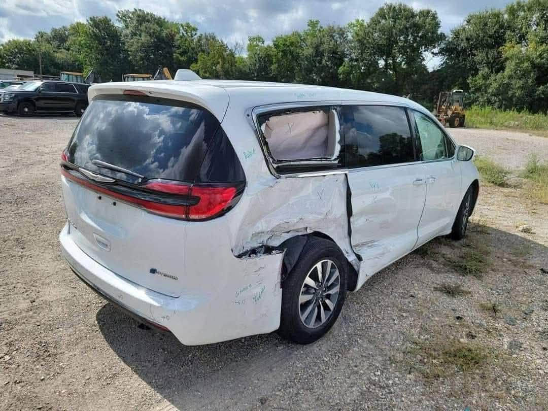 كرايسلر باسيفيكا Hybrid 2022
هايبرد Plug-in Hybrid — تنشحن بالكهرباء
وارد امريكي حادثها مثل مموضح بصورة
7 راكب / ثلاثة صفوف
داخلية جلد أسود
كراسي الصف الثاني منفصلة Captain Seats
شاشة وسطية Uconnect 10.1 إنچ
شاشتين خلفيات 10 إنچ للترفيه
Apple CarPlay + Android Auto لاسلكي
كاميرا خلفية
حساسات أمامية وخلفية — والحساسات
ليتات LED أمامي وخلفي
تشغيل بصمة
تحكم ستيرن
تكييف متعدد المناطق + فتحات تكييف خلفية بالسقف
أبواب جانبية سلايد كهرباء
باب خلفي كهرباء
فول من عدا الفتحة
جنوط ألمنيوم
*مكانها بغداد الدورة جمعية خير الله
***********
