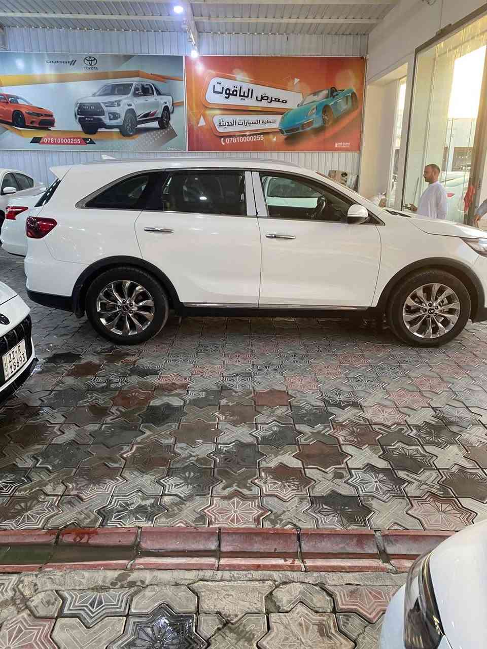 سورنتو, 19  ماشيه 117  6 سلندر  مكفوله ماعدا بارد بالباب الخلفي للسائق كل المواصفات موجوده.الاتصال على الرقم ***********
