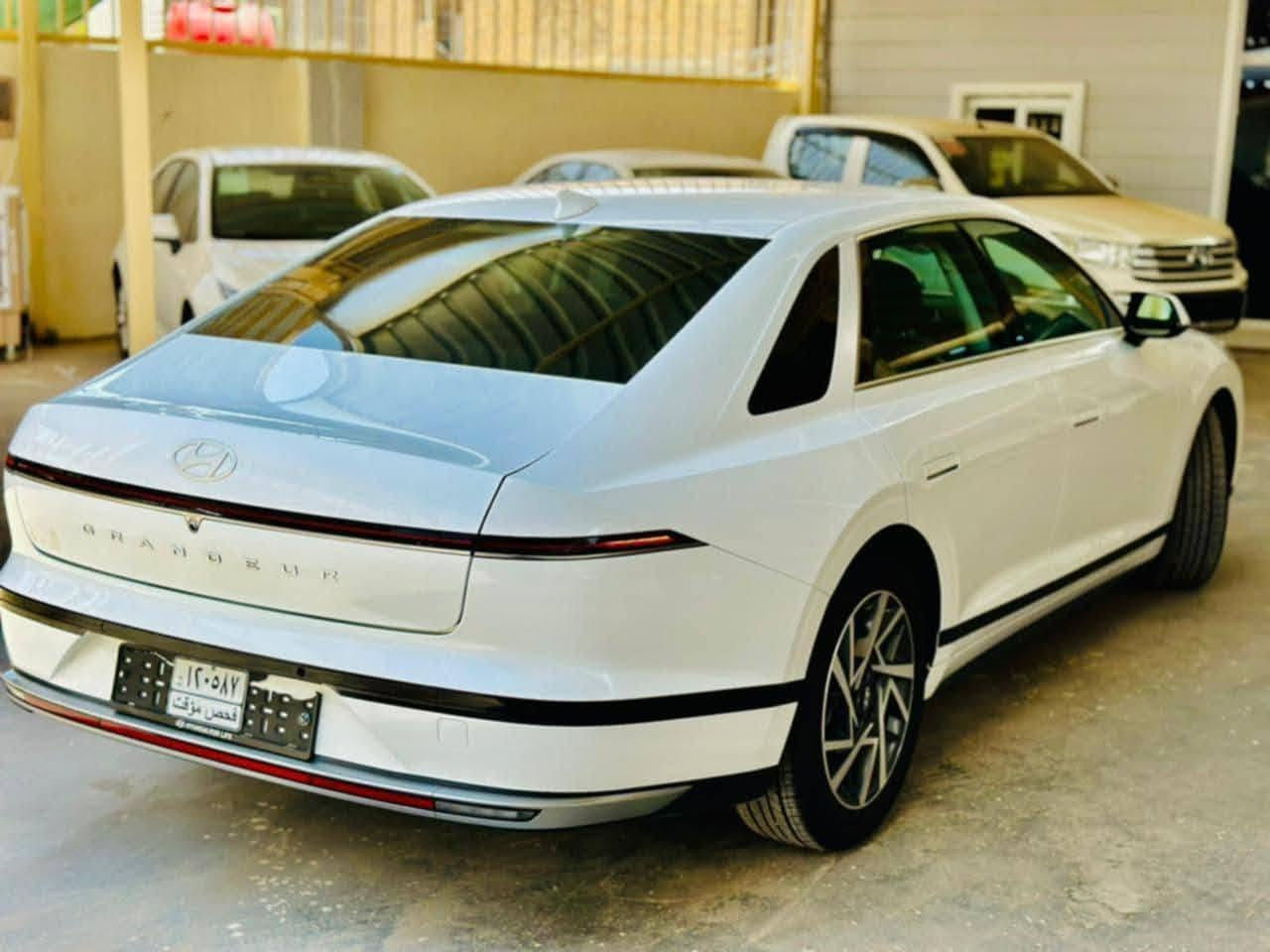 ازيرا موديل 23 شهر 12
رقم بغداد شبة مميز بأسمي تحويل ثاني يوم 
كفالة عامة عدا مكانين بارد بسيطات جدا 
سيارة نظيفة وجديدة جدا ومواصفات معروفة
ماشية 133 الف كيلو حقيقي 
مكان السيارة ديوانية 
***********

نص مكتوب في الصور:
- AI-generated content
