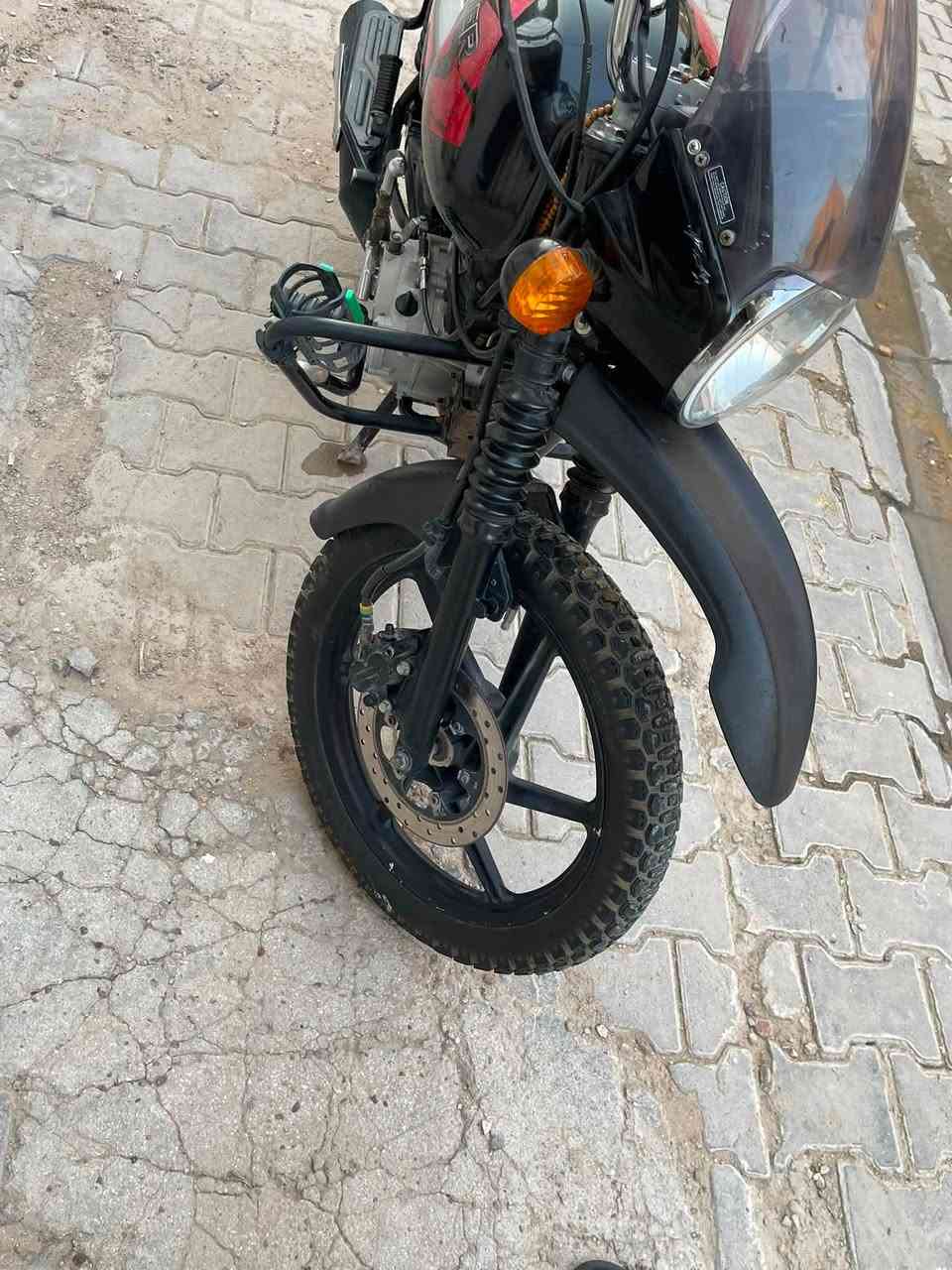سلام عليكم اخوان بوكسر جبلي موديل٢٣ بدون رقم اوراق ضاعت بل بيت وعندي مصورات مالتها مصورهن بجهاز تمام خير من الله دراجه خاصه مالتي لا مشتغل بيها ولاش فقط راجز تشتغل مرات ادير مرات لا بقيه كير مكينه كله كامل تخم تايرات امامي خلفي جديد  اشاير لايتات نعمه مكينه ناعمه خير من الله الشراي يدلل٩٥٠ وبيها مجال مكاني بغداد الشراي يتصل
***********
