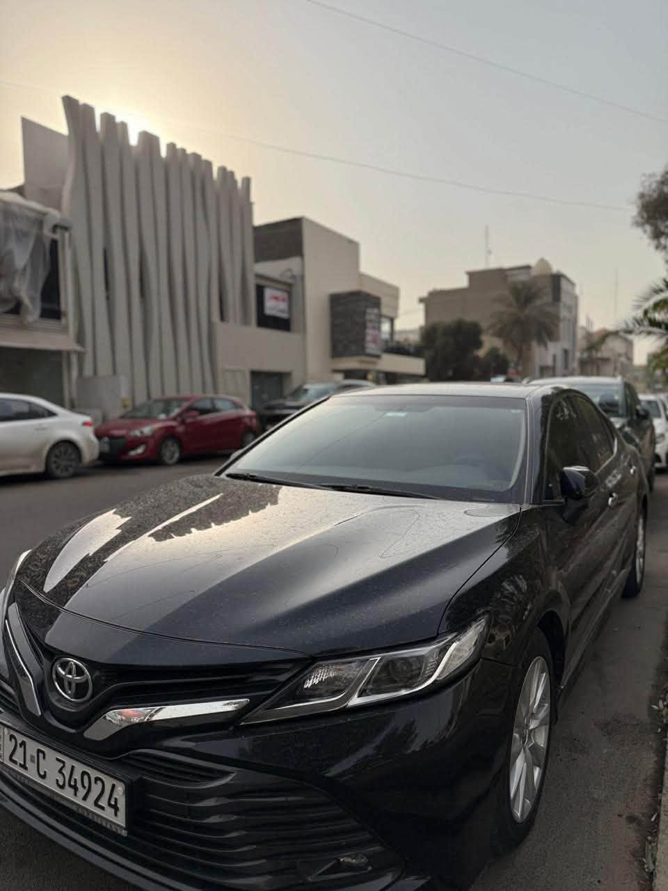 كامري 2020 خليجي GLE وكالة جيهان
ماشيه 90 الف كيلو
رقم سليمانيه بأسمي تحويل ثاني يوم
عليها بولش ونانو سيراميك وتضليل بالسنويه  
اللون: أسود
المحرك: 4 سلندر اقتصادي
الگير: أوتوماتيك
الدفع: أمامي
المواصفات:
• بصمة 
• شاشة معلومات
 نظام المحافظة على المسار
• مثبت سرعة
• كاميرا خلفية
• حساسات أمامية وخلفية
• تحكم بالمقود
• بلوتوث + AUX
• نظام مانع الانزلاق
• ⁠فتحه
***********
