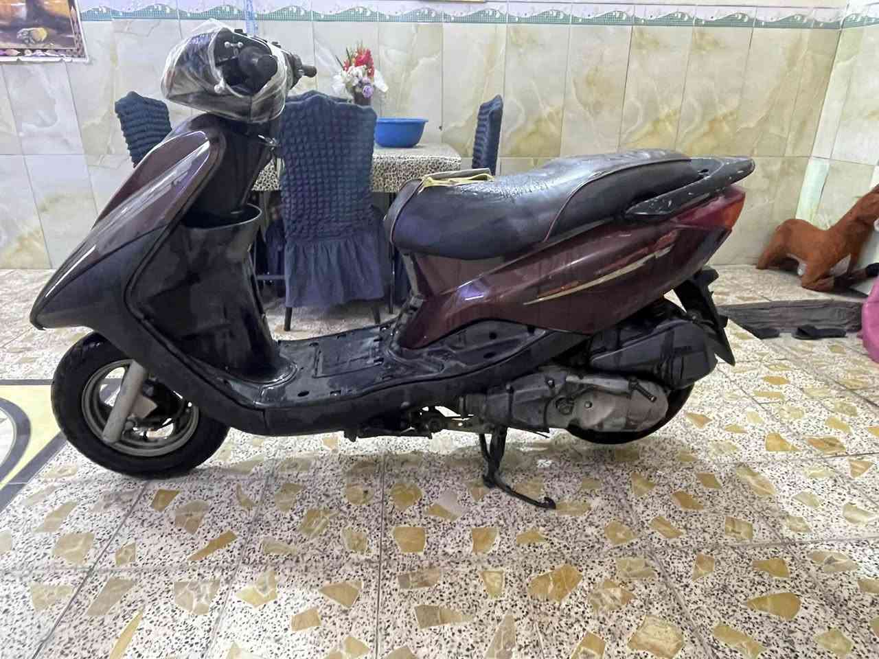 بريز لايت فوك مكينة بلاد ممفتوحة كهربائيات كاملة فشكة بلاديه  نقصها باتري و واقيه صالنصه سعر ٤٥٠ وبيها مجال كلش بسيط ***********
