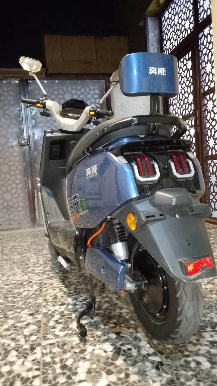 دراجه شحن للبيع دراجه تفيد اماكن بعيده  حلوه مرتبه بس بيها شخوطات قليله بيها نظام R
وبارك وبيها ملف جديد تأيرات جديدات عقل جديد سرعته 85
تمشي 85كيلو متر دراجه راقيه كلش
 وحيل حلوه تفيد دبلات جددد امامي خلفي متحس بل طسه ابد بيها بريكات امامي خلفي شغال شاشه ضوئيه تشوف بيها كلشي عداد وسرعه وكيلو متر وشحن بطاريه 
دراجه مفوله كلش 
سعرها 800 قفل
مكاني شارع فلسطين قربب مستشفى الكندي
رقمي
***********
