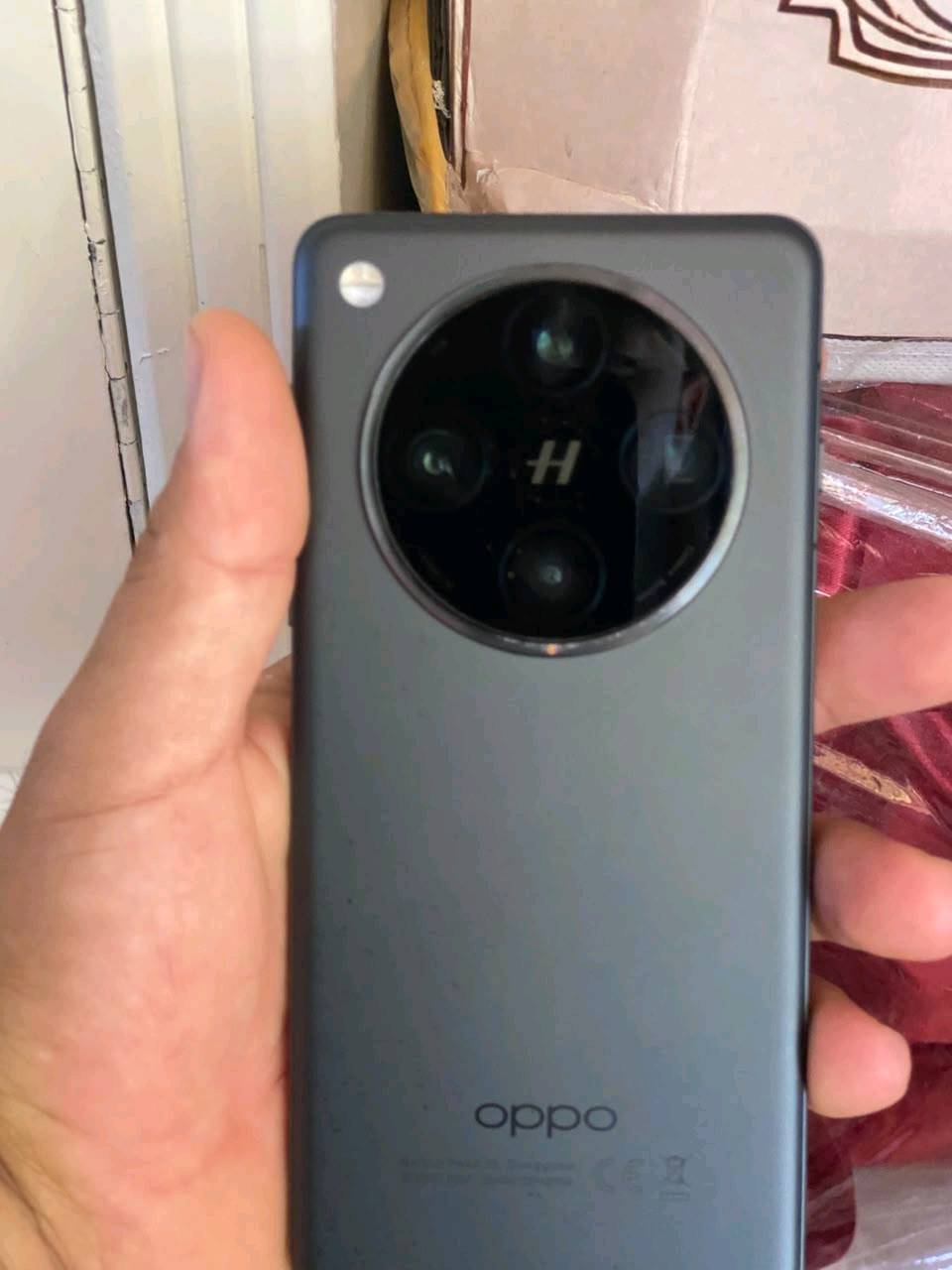 Oppo find x8 pro 512/16 نسخة عالمية كامل ملحقات
(كيبل+كفر+كارتونة) بطارية 95% (للبيع 700 وبي مجال)نظيف  جدا 90%بي فقط
نمش بالظهر بسبب الحافظة +(خيال جدا خفيف بالشاشة من جوه مال ازرار يوتيوب ما واضحة الا بالتركيز) معالج فلاكشب داينمستي9400 كاميرات من افضل كاميرات الاندرويد 50+50+50+50 وامامية 32ميجا بكسل مقاوم الماء والغبار شاشة 6.8انج اموليد دقة عالية مكاني بغداد