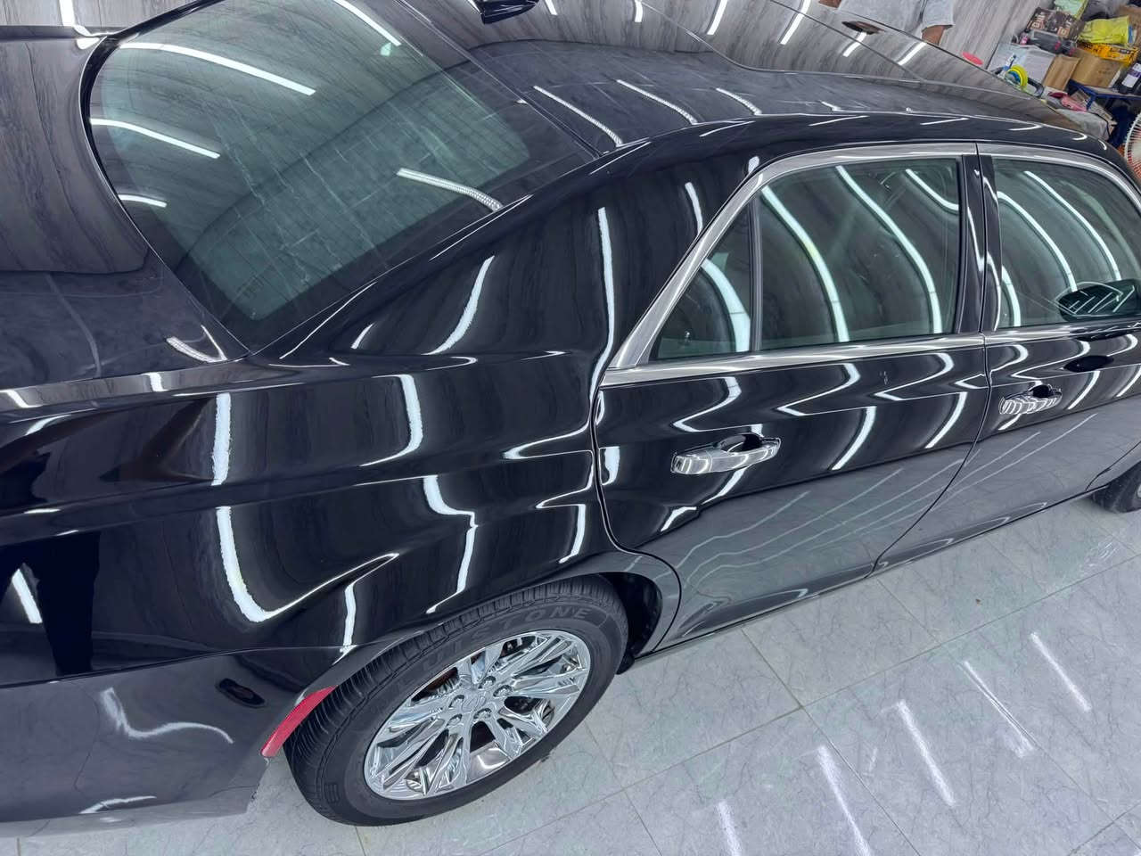 كرايسلر C300 مواصفات فتحه بانوراما برده خلفيه خزن ميموري كشن جلد تدفئه تبريد  ويل 18مكسيكي حداديه جديده سياره جاهزه بجم كبس  تبريد ثلج  موديل 2018 مرمز 2023 رقم بصره ب اسمي العنوان البصره ***********
