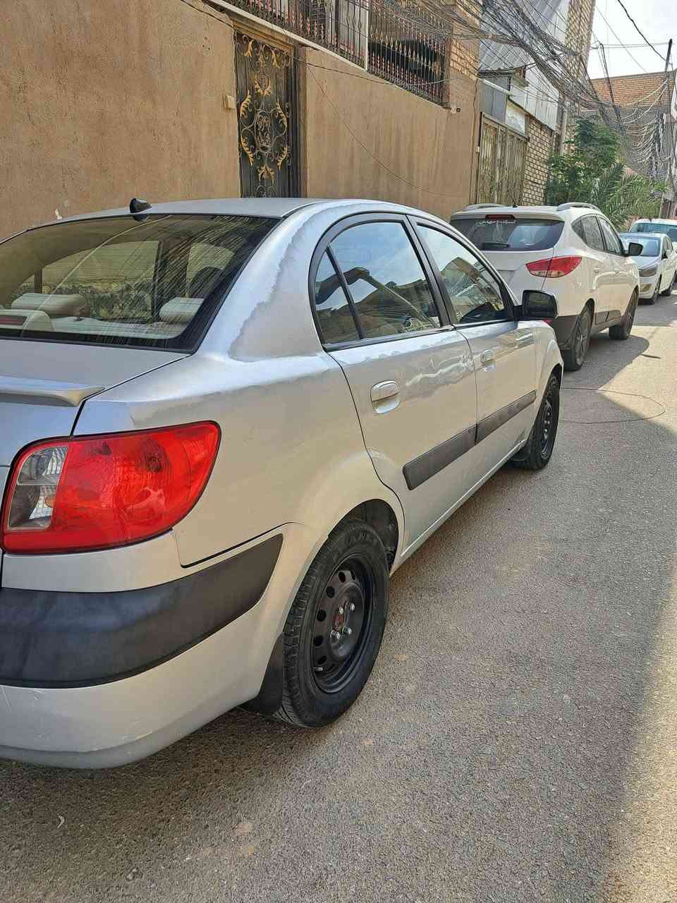 للبيع كيا ريو مديل ٢٠٠٩ مكينه ١٦٠٠ رقم نجف انكليزي بأسمي بيه بنيد وجاملغ مبدل بدون دواخل وبيهه صبغ بالدور مال الجاملغ السعر ٧٠ العنوان النجف الاشرف *********** Singapore

