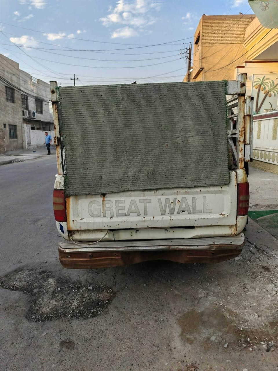 سياره بسمي عارضها للبيع لكتفاء الحاجه لها ولاحتياجي للسيوله النقديه 
العنوان بغداد وسياره رقم بغداد الماني وموجوده في بغداد  مقابل ثمن 4 ملايين قفل جوه سعرها ب500 الف دينار علما موديل 2006 صنع صيني 
للتواصل والاستفسار 
***********  واتساب
