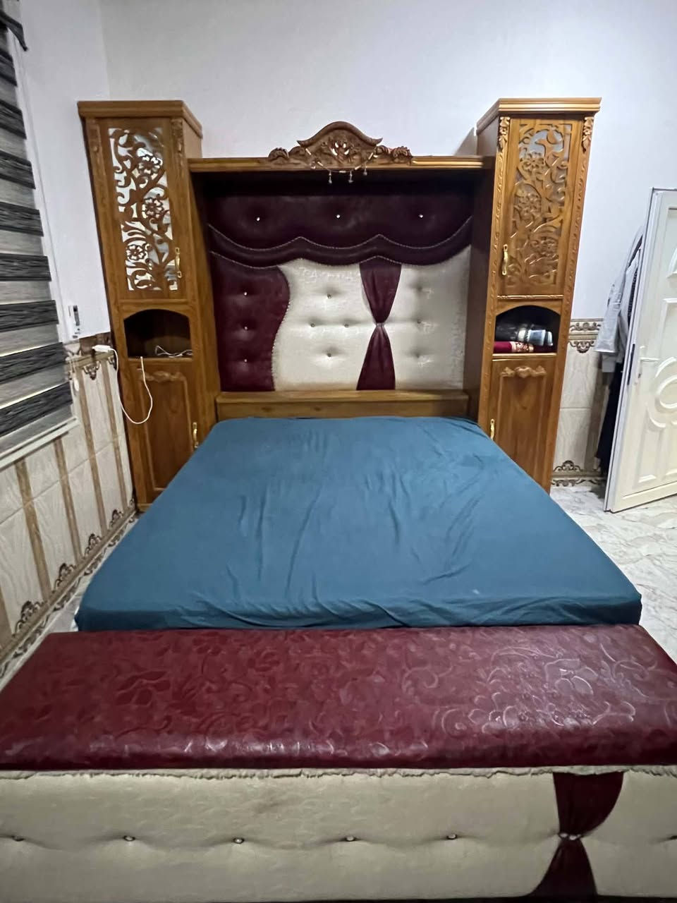 غرفة خشب عراقي نظيف وحسب الصورة
سعره مليون و50 الف وبي مجال 

التواصل على الرقم ***********

