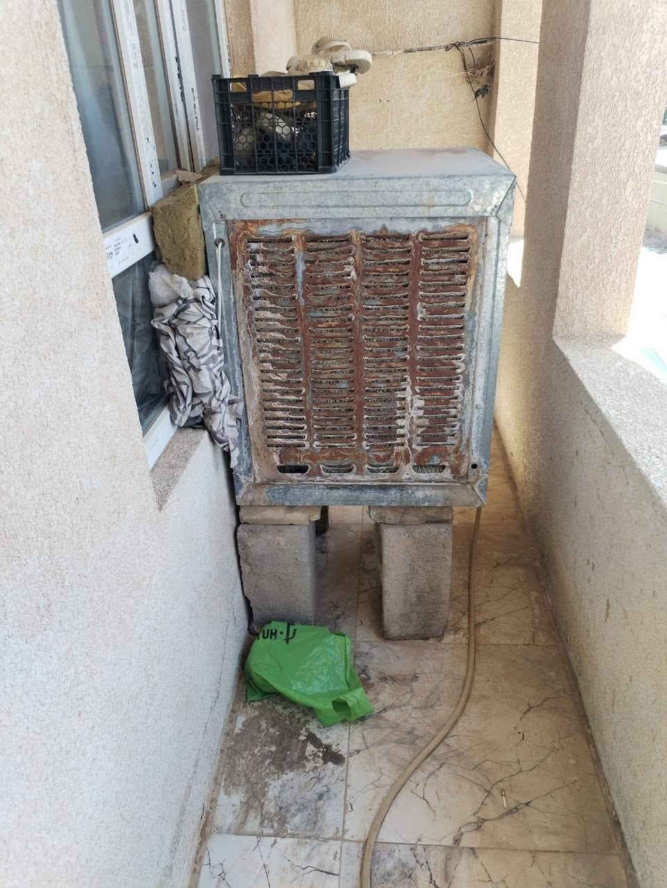 السلام عليكم عندي هاذ كنتور عدد٢ وجربايه اطفال ومبرده  وميز تواليت للبيع مستعجل عليهن مكاني تكريت ***********
