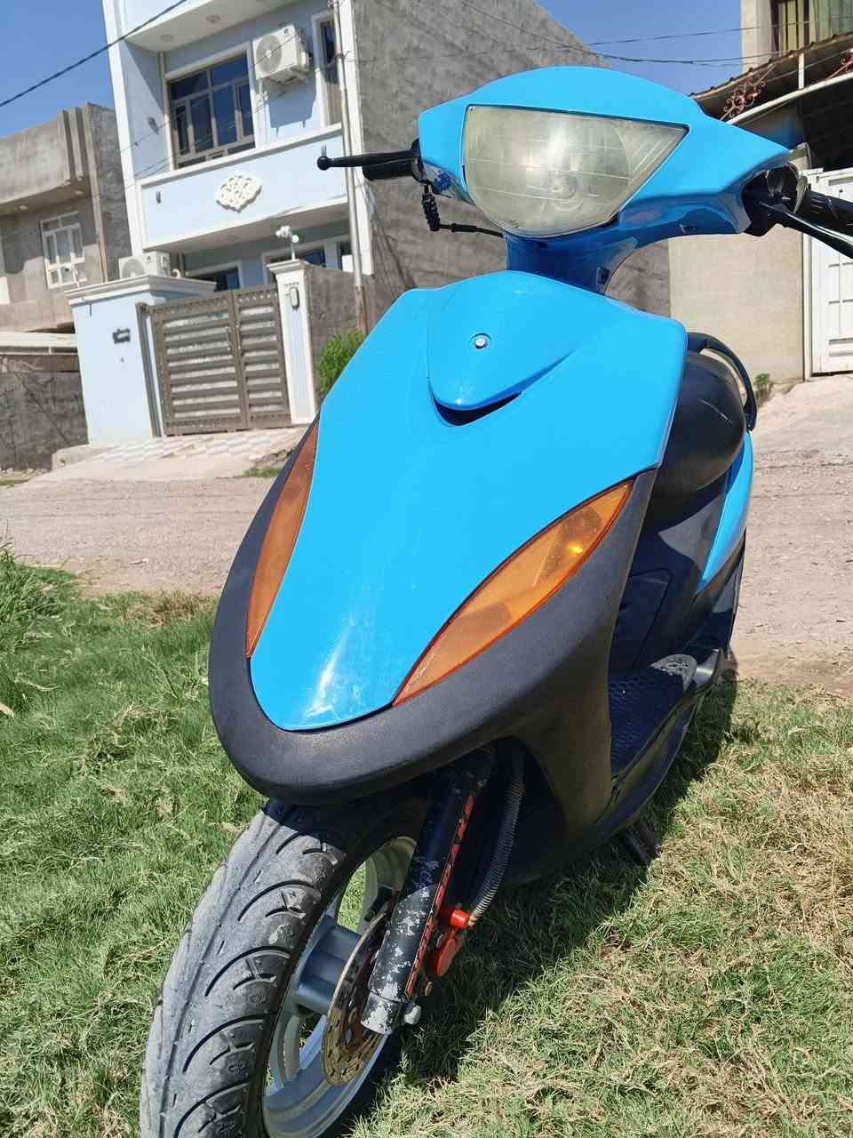 ماكس عدله للبيع مكينه 49 شلعه و معدل تخبل لا تنقيص ولا نضوح ولا تبخير شغاله هندر و سلف و كهربائية كلها شغاله عداد سرعه كيج بانزين كلوب خلفي اشاير يمنه يسرا كلوب امامي عالي و ناصي وبيه ويل رياضي و صالنصه رياضي مال حاويه و بريكات امامي و خلفي شغالات كامله مكمله الدراجه السعر 450 وبيه مجال الاتصال ***********
