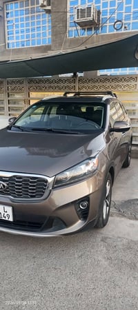 سورنتو امريكي ٢٠١٩ حادث موضح بالصور بدون دواخل فقط بنيد ودعامية ايرباك...