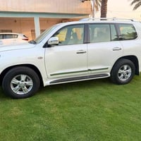 سلام وعليكم لاندكروز مديل 2010 سياره كلش جديده مكفوله من لصبغ مكينه كي...