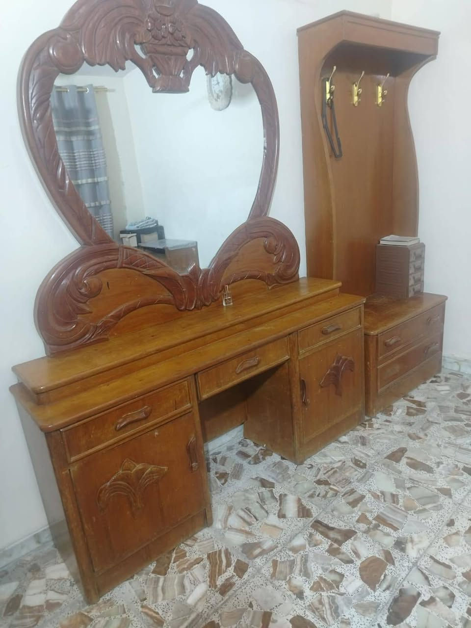 سلام عليكم غرفت اخشاب عراقي صاج داخل وخارج بدون جربايه بغداد الأمين ثانية *********** /// سعر300

نص مكتوب في الصور:
- ٥ أيار
- ٥:٥٧ م
- المهملات
- الإضافة إلى
- تعديل
- مشاركة