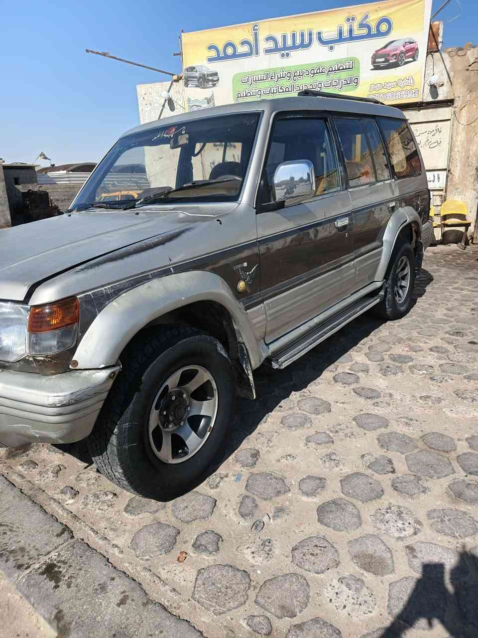 سياره باجيرو للبيع موديل ٩٤ سنويه ل٢٨ محور في في تي ٣٠٠٠مكينه خير من الله التصال عله الرقم ***********
