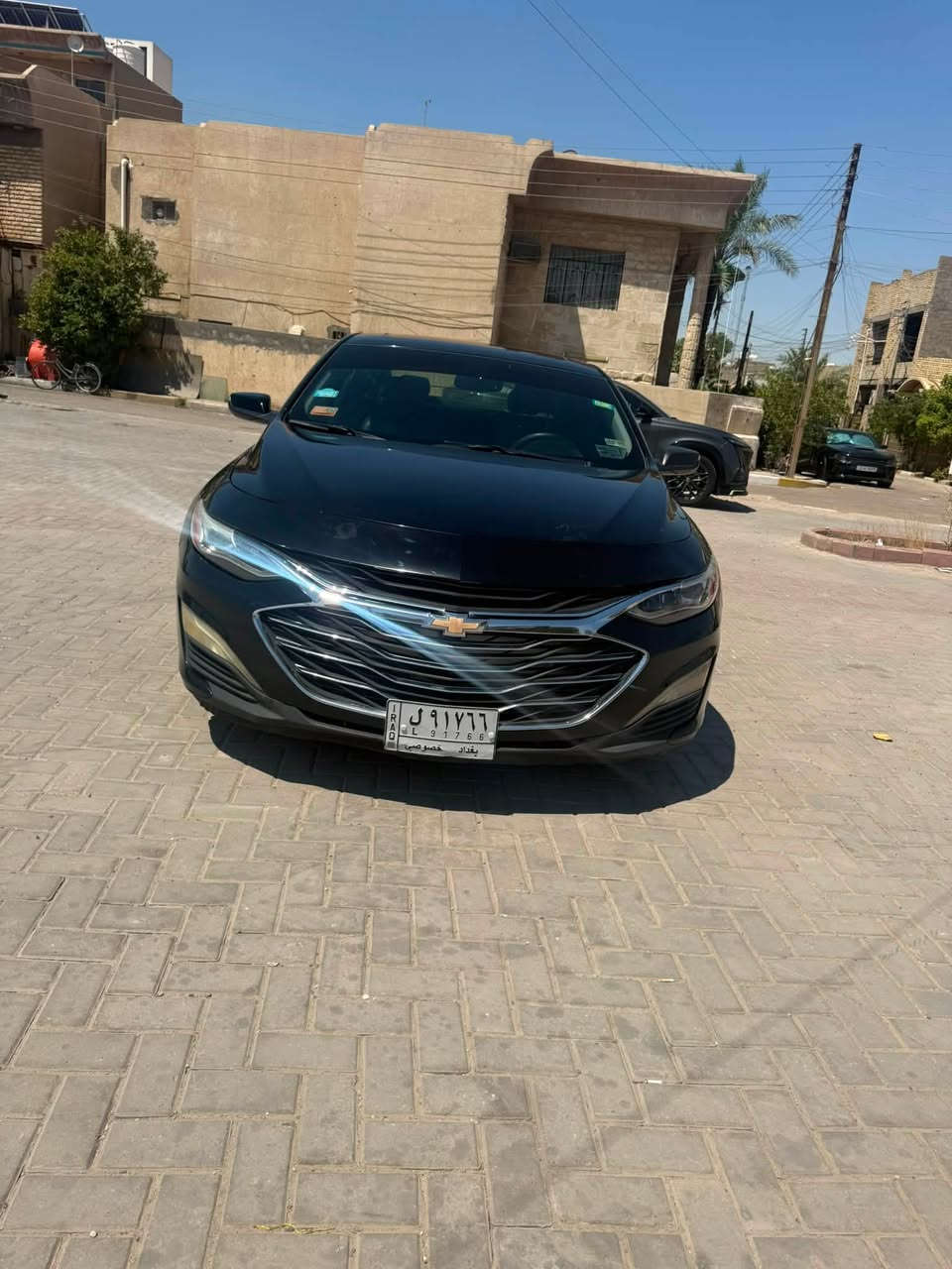 " السلام عليكم "
للبيع شيفروليه " ماليبو " (( برمير )) 

محرك 2000 تيبربو

_  موديل { 2020 } 

_لون اسود   

_فئة برمير فول مواصفات

_ سستم صوت BOSE + دمام خلفي 

_عدادات ديجيتال + ترحيب 

_ انارة محيطيه بالدشبول والابواب بلاديه 

_ داخل جلد اسود 

_ ستيرن جلد تطريز + تدفئة بالستيرن 

_ كشنات اماميه 2 كهرباء 

_ كشنات امامية تدفئة +(( تبريد ))

_كشن السائق خزن ميموري 3 وضعيات 

 

_ لايتات 3 عدساد LED بلادي 

_ بكلايتات لد

_ مداخل شحن خلفيه 

 

_كامره خلفيه دواره 

 

_هاند بريك بصمه

_اوتو ستوب 

_بصمه تشغيل وابواب وصندوك

_تشغيل عن بعد 

_لد امامي نهاري 

_ تبريد منفصل + قطعتين تبريد 

_شاشة كبيرة تدعم نضام ابل كاربلاي + اندرويد اوتو(واير ليس) + جميع اعدادات السيارة 

_ تحكم بالتبريد والمناخ من الشاشة 

_ماشيه 89 ميل 

_حادث السيارة دعاميه وبنيد. بدلتة جديد  لان الصبغ مفطر بس يرادلة بخ

السعر 115 بيها مجال قليل  

 _مكاني بغداد حي الجهاد 

للبيع او مرواس 

            ***********☎️

