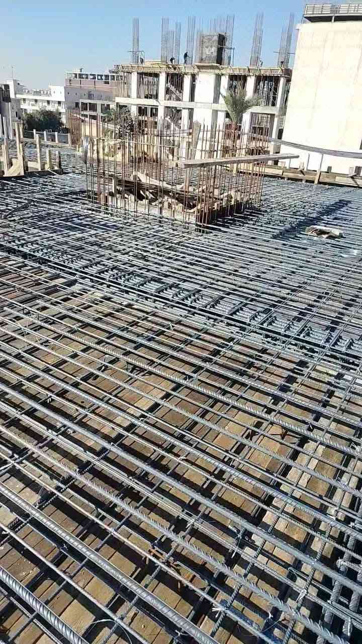 السلام عليكم نشتغل كرسته وعمل نجاره وحداده وصب بناء ***********
