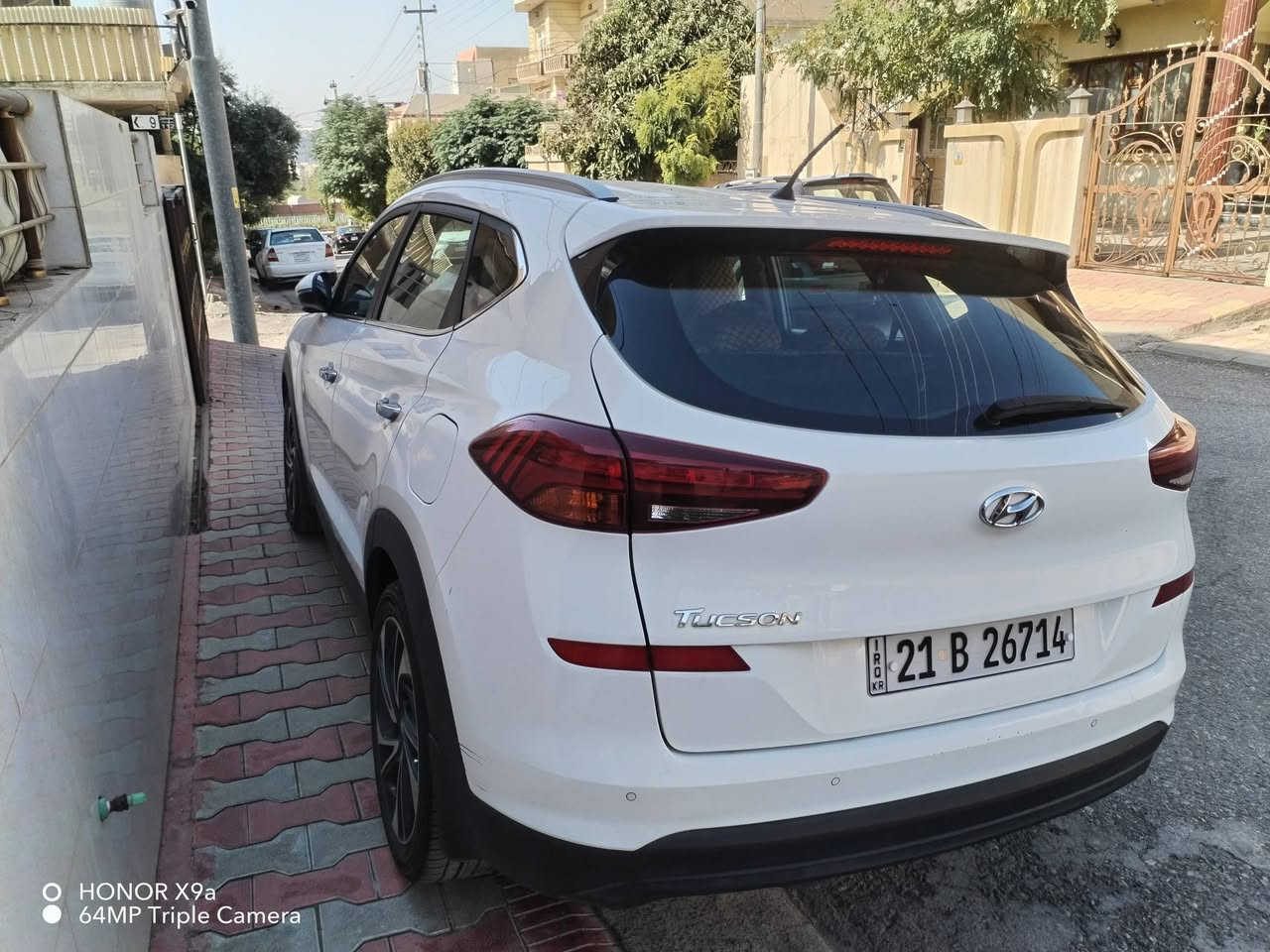هوندای تکسون 2020
1 پە لە بۆیاخ بی دعم بێ ناوگرتن 
85هە زار ڕۆشتوە لە سفریە وە لای خۆمە 
سە نە وی فە حسی تازە 
هی مالی خۆمە هی مە عرە ز نیە 
مە کینە نە کراوە تە وە زۆر تازەیە 
لە سلیمانی 177 گە ڵا مجال کە م
***********

نص مكتوب في الصور:
- HONOR X9a
- 64MP Triple Camera
- HONOR X9a 64MP Triple Camera
- O HONOR X9a