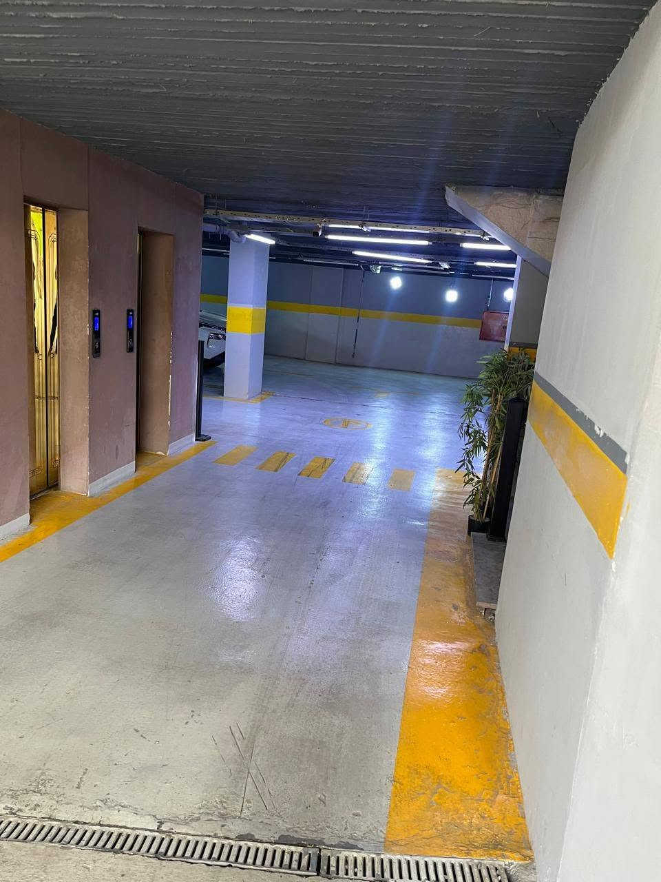 🏢 شقق مؤثثة للإيجار – بغداد / الكرادة داخل

📍 الموقع: إطلالة أبو نؤاس
🏠 يتوفر 6 شقق مؤثثة
🛏️ كل شقة تتكون من:
• غرفتين نوم
• صالة
• مطبخ
• خدمات متكاملة

✨ مميزات البناية:
🛗 مصاعد عدد 2
🛡️ سكيورتي وحماية
🚗 بارك سيارات خاص بالبناية
💡 متكاملة الخدمات

📞 للاستفسار والحجز: ***********
