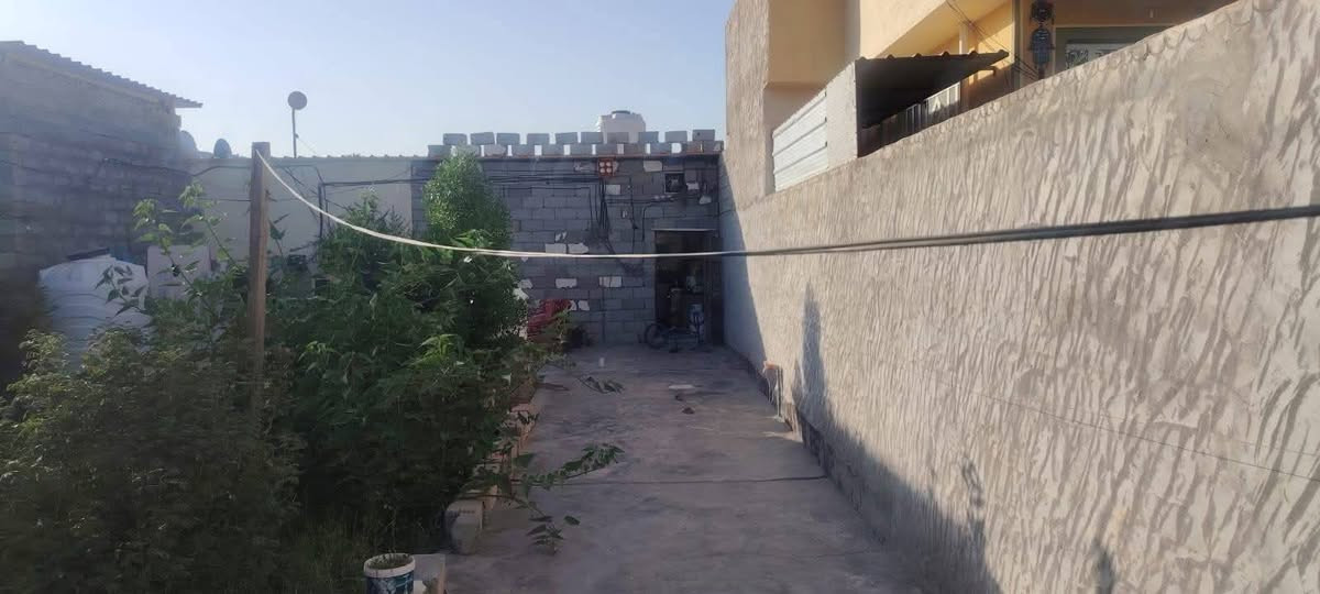 دار للبيع بلدروز حي الزهراء مساحة 270 متر للاستفسار ***********   بسعر مناسب
