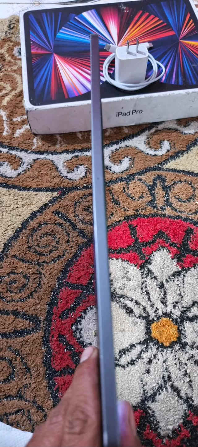 ايباد برو ١٢,٩ • M1 • ١٢٨