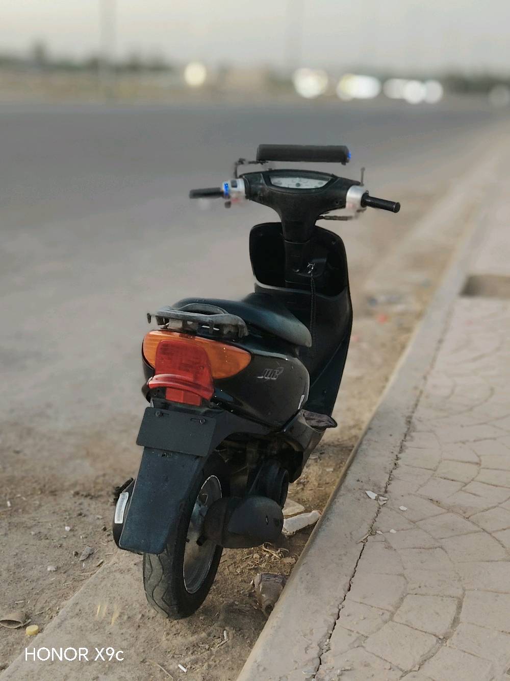 دراجه 60 عصفوريه السعر 350 وبيها مجال قليل دراجه سلف هندر بشاير منه ويسرى قلوب امامي وخلفي دراجه نقره سلف عداد يشتغل كفرات الاصليه مالتها صالون البلاديه مالتها بغداد الشعب