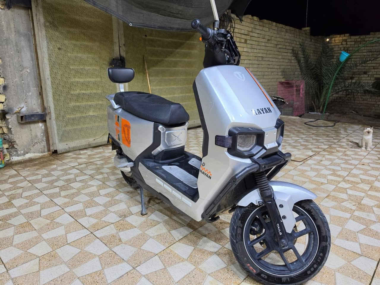 سلام عليكم دراجه ريان وحش  الكون  ملف 2000 6 بطاريات مسطره دراجه نضيفه خمس أشهر  طالعه من الشركه  ب السعر  مليون و 150  ااخذتها مليون و 450 خير من الله ما ماشيه هواي العنوان جزيره سياحيه فحامه عارضيها الرقم ***********
